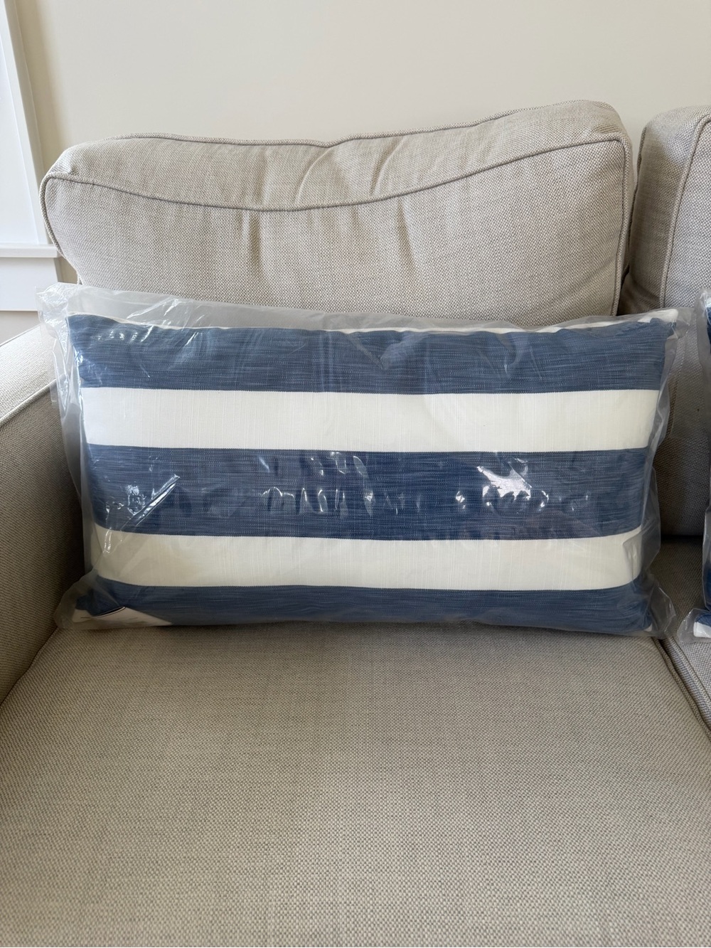 POTTERY BARN Striped Pillows Indoor Outdoor Blue White Noah Set 2 Classic Cabana - Picture 3 of 8